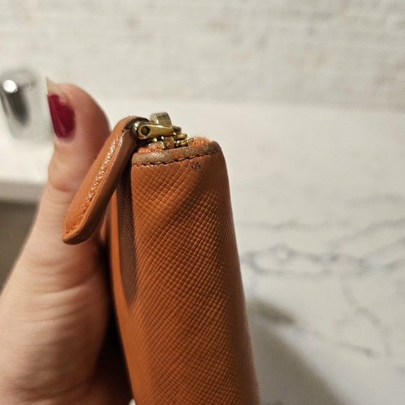 Authentic Prada zip wallet - Picture 3 of 10